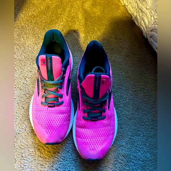 ℬℛ𝒪𝒪𝒦𝒮 ℒ𝒜𝒰𝒩𝒞ℋ 8 ℛ𝒰𝒩𝒩ℐ𝒩𝒢 𝒮ℋ𝒪ℰ ℐ𝒩 𝒫ℐ𝒩𝒦 - Picture 2 of 2